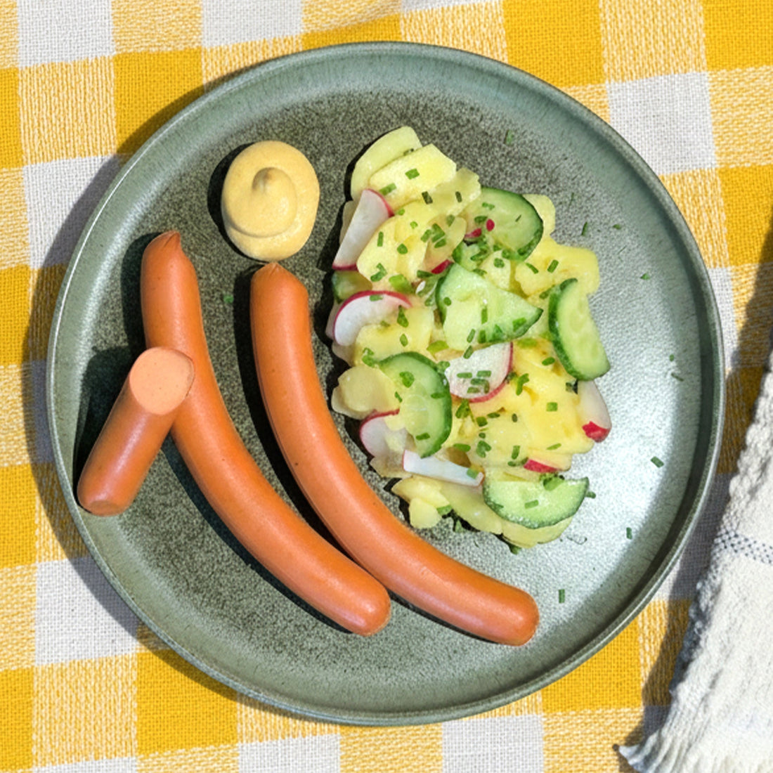 Wiener mit Kartoffel-Gurken-Salat nach Omas Rezept