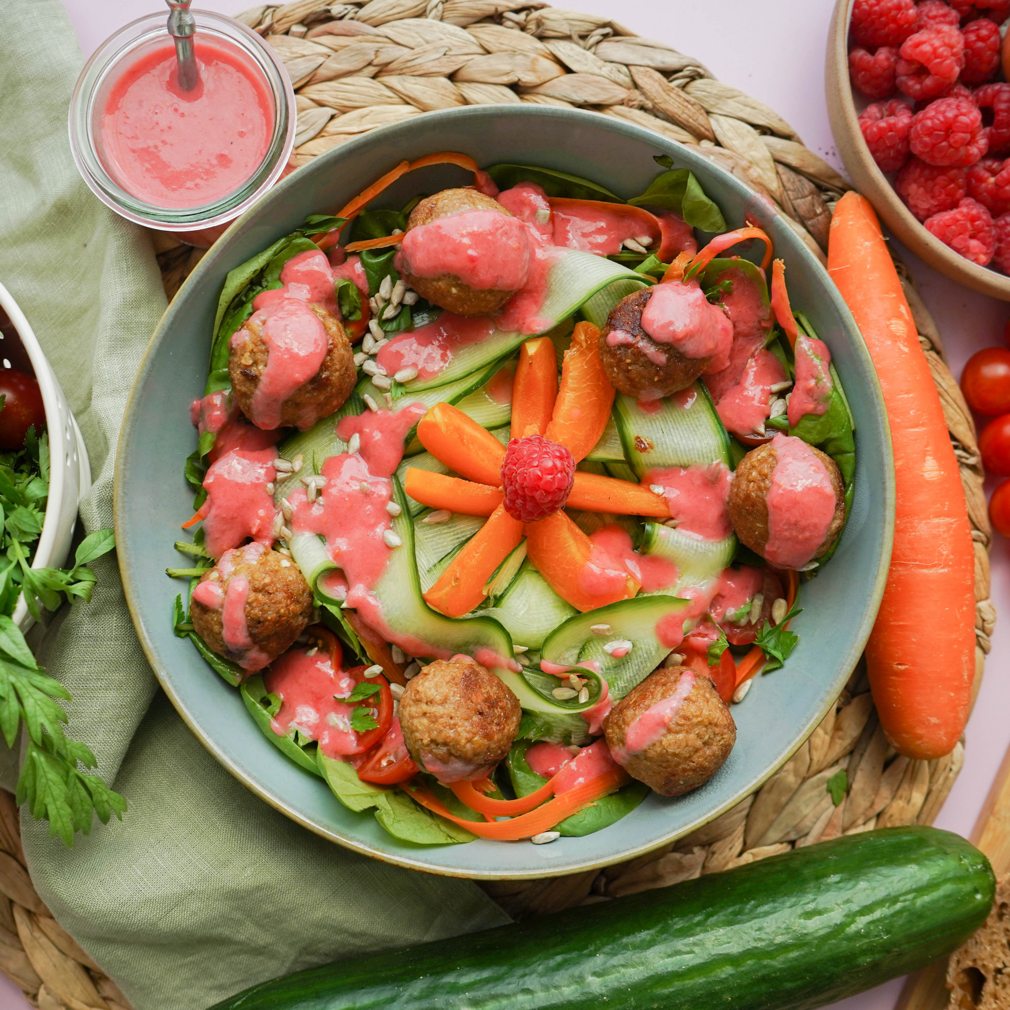 Veganer Köttbullar Sommersalat