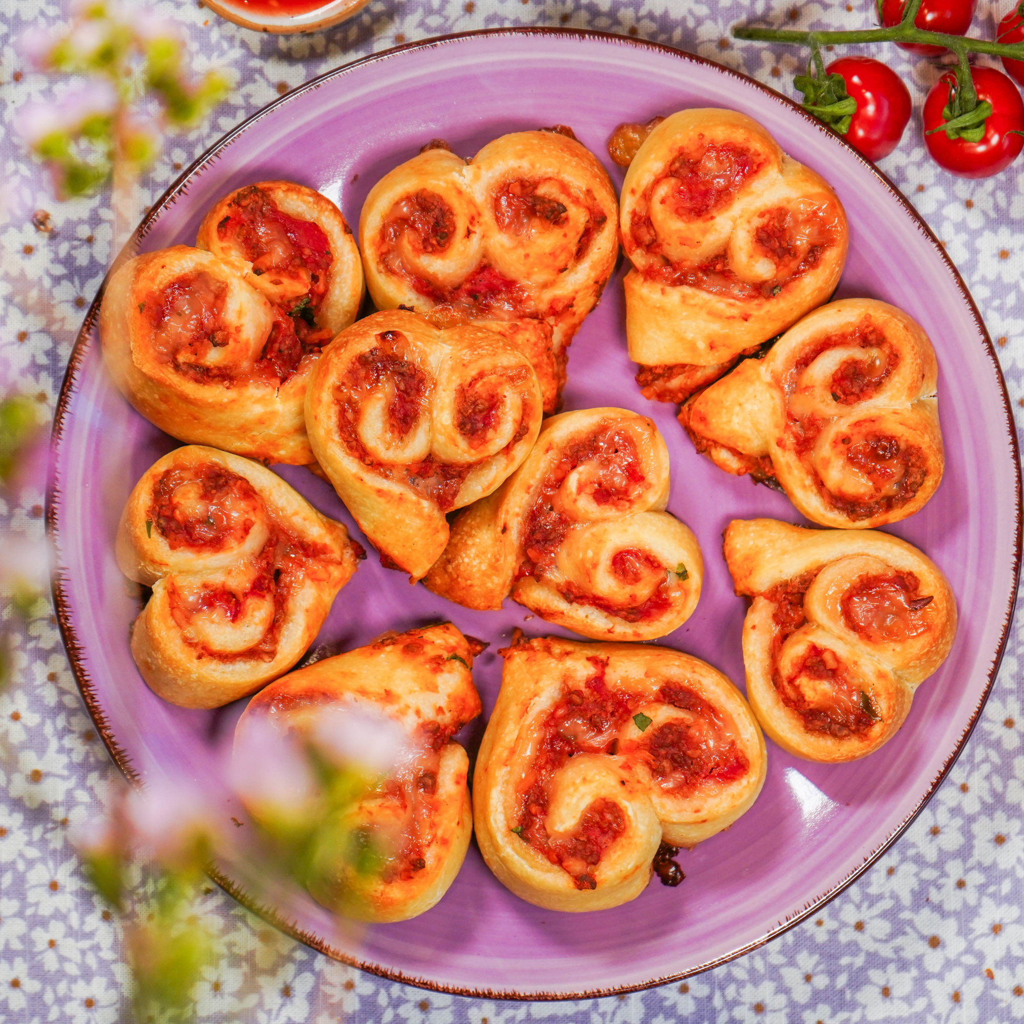 Gerollte Herzpizzen mit Hack