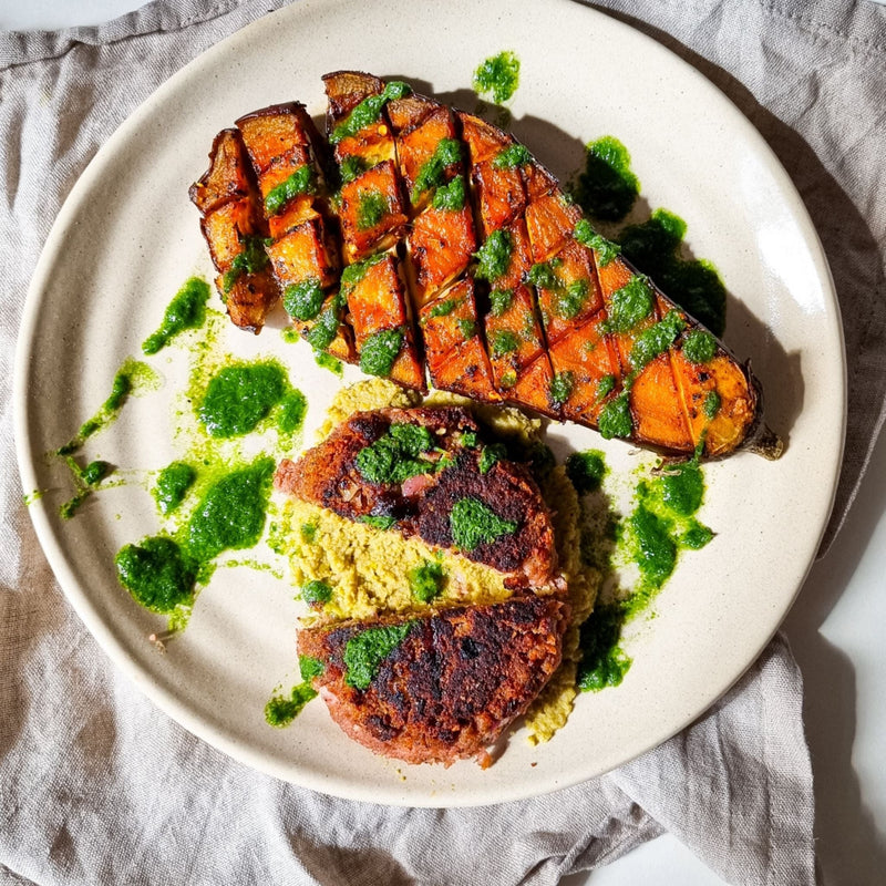 Gefüllte Frikadelle mit Aubergine und Petersilie