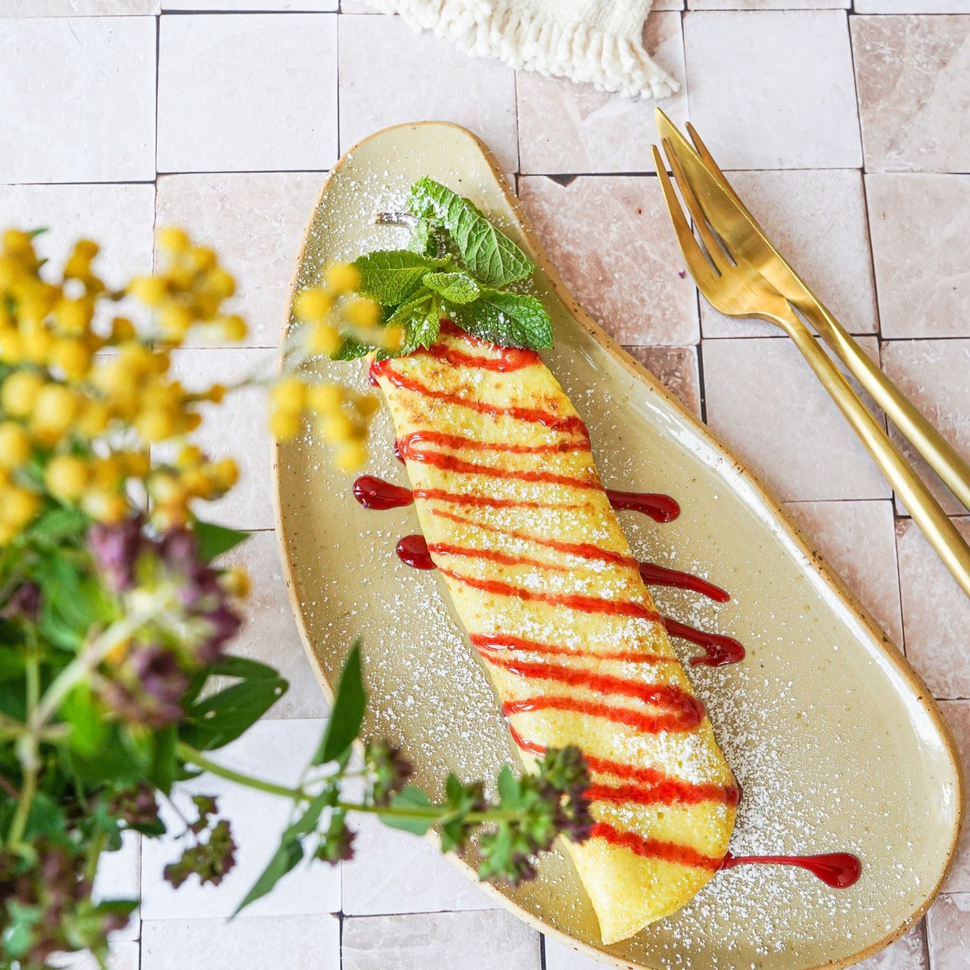 veganer Palatschinken mit Pfaumenfüllung