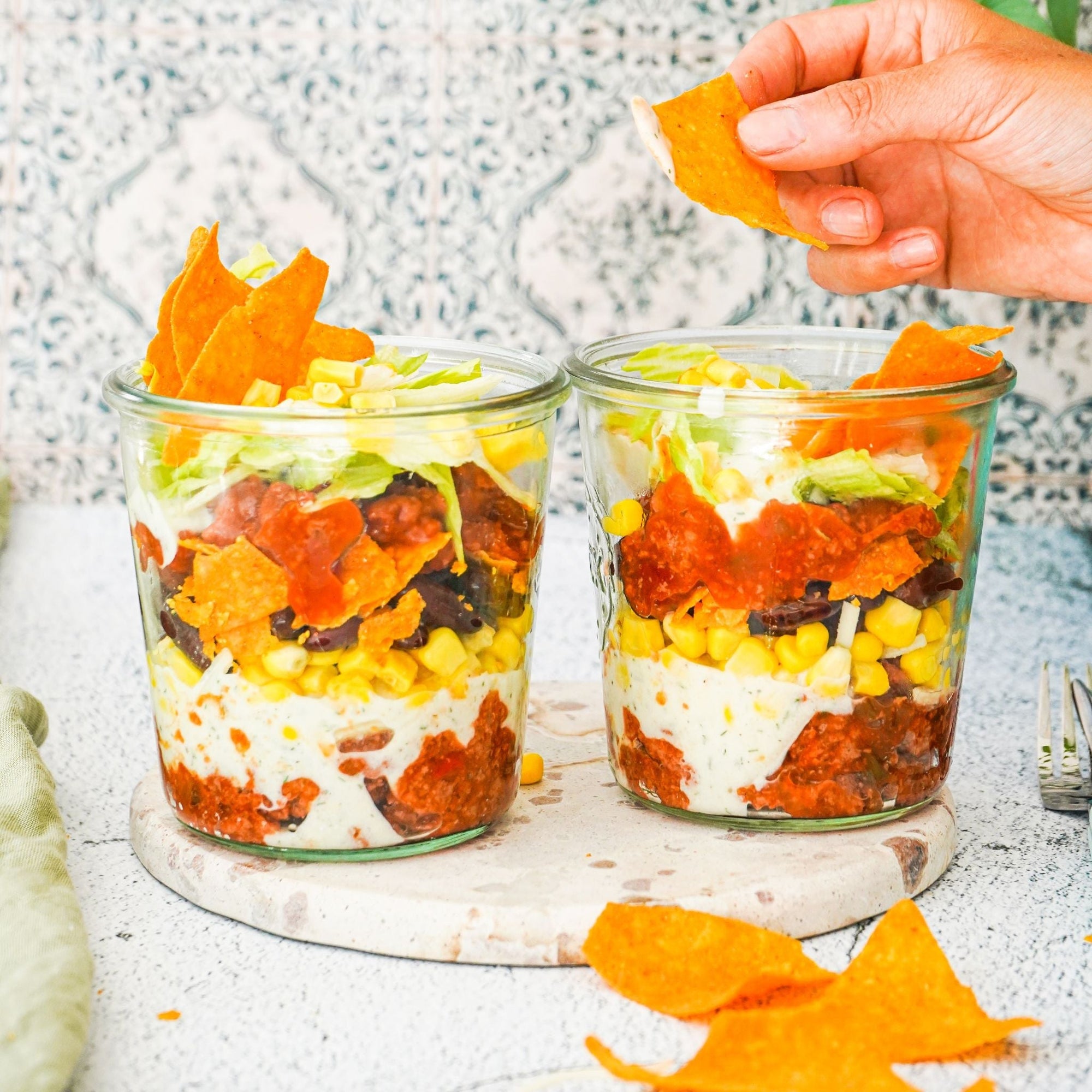 veganer Nacho Schicht Salat mit Hack