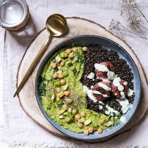 Vegane Frikadellen mit Green Hummus und Linsen