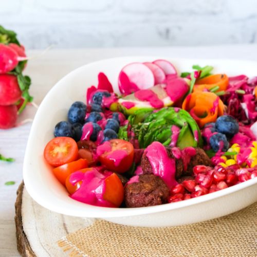 Regenbogen Bowl mit frischem Gemüse und Obst